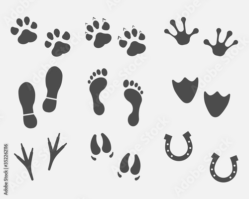 Black Different Animal and Bird Silhouettes Tracks Set isolated on white background. Vector illustration. © brovkoserhii