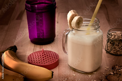 protein shake with bananas and oatmeal