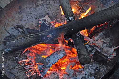 Brennendes Holz © Fotolyse