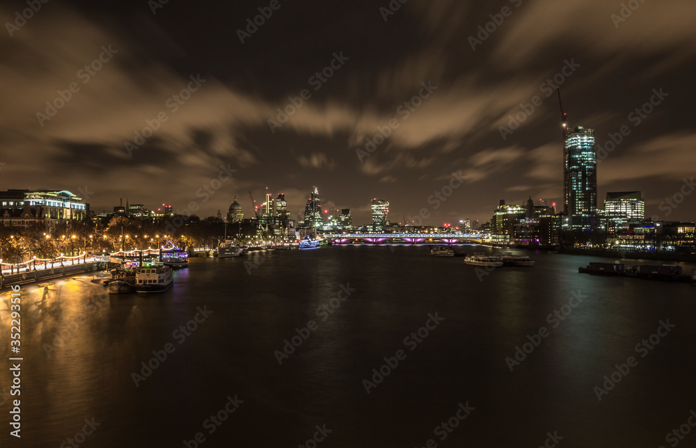 Obraz premium london skyline at night