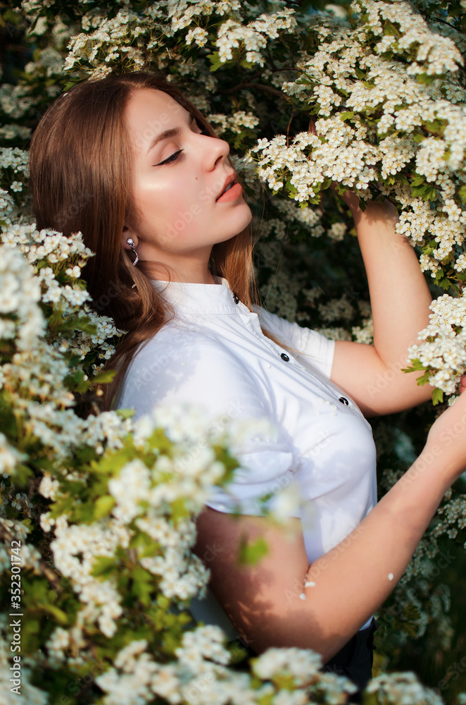 Fototapeta premium Happy girl with long hair walking in the spring