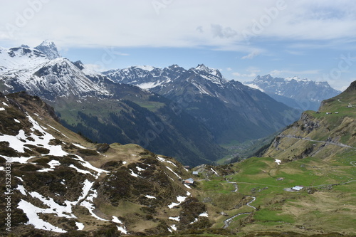 Klausenpass in der Schweiz Berglandschaft 8.5.2020 © Robert