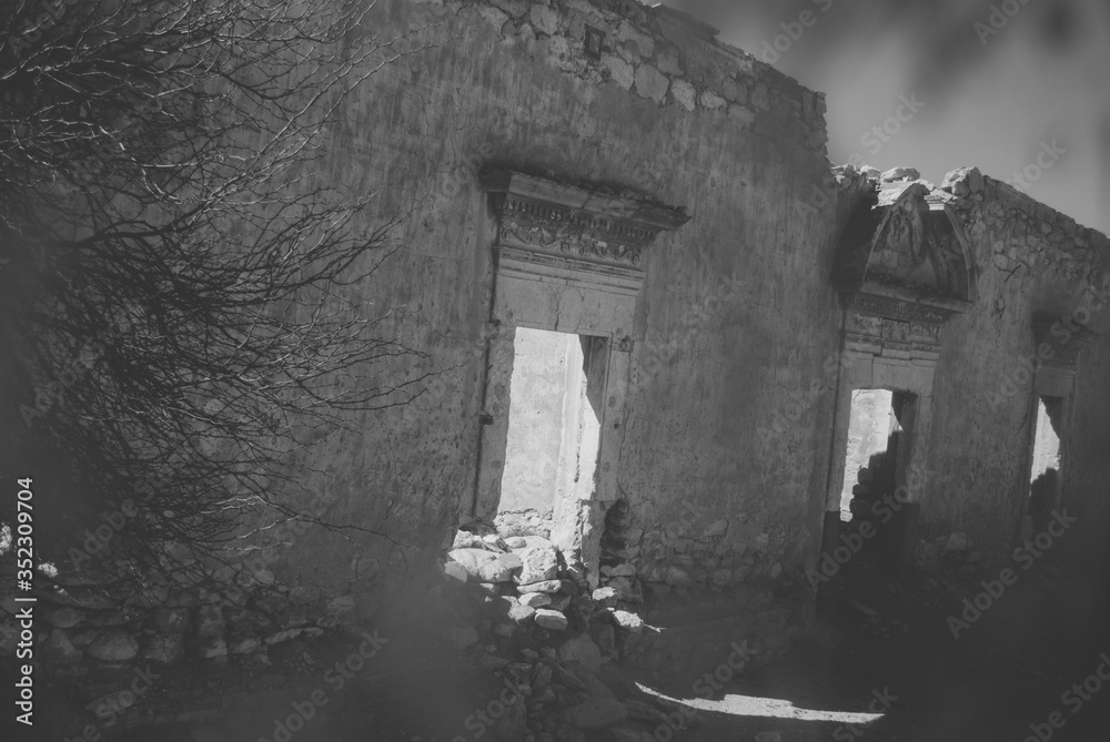 Fototapeta premium Ruins of an ancient construction in Real de Catorce, Mexican ghost town black and white