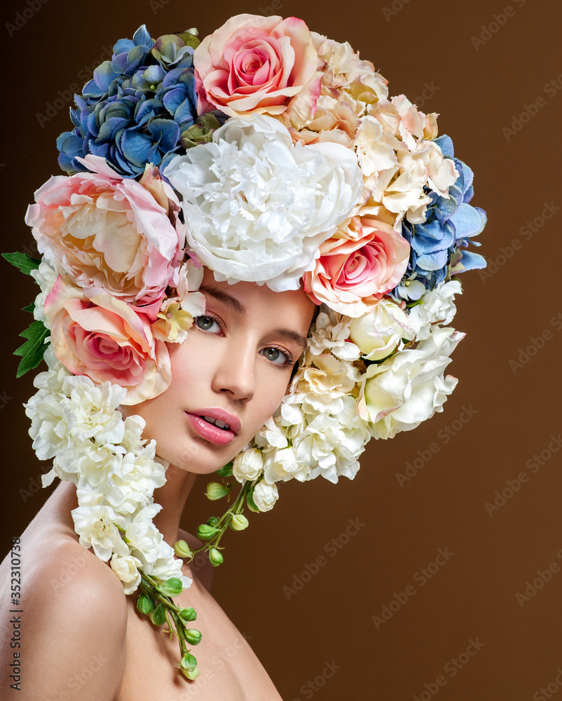 Beautiful woman with flowers in her hair. Bouquet of Beautiful ...