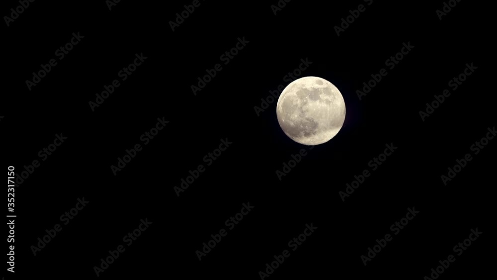 Full moon timelapse over black
Full moon timelapse over black