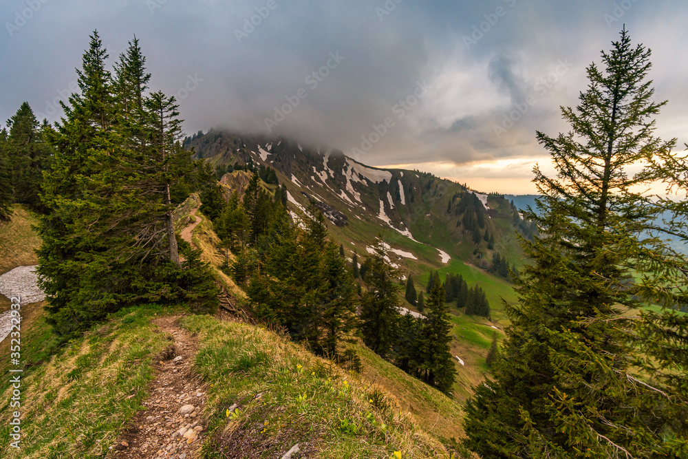 Obraz premium The beautiful Gunzesried valley