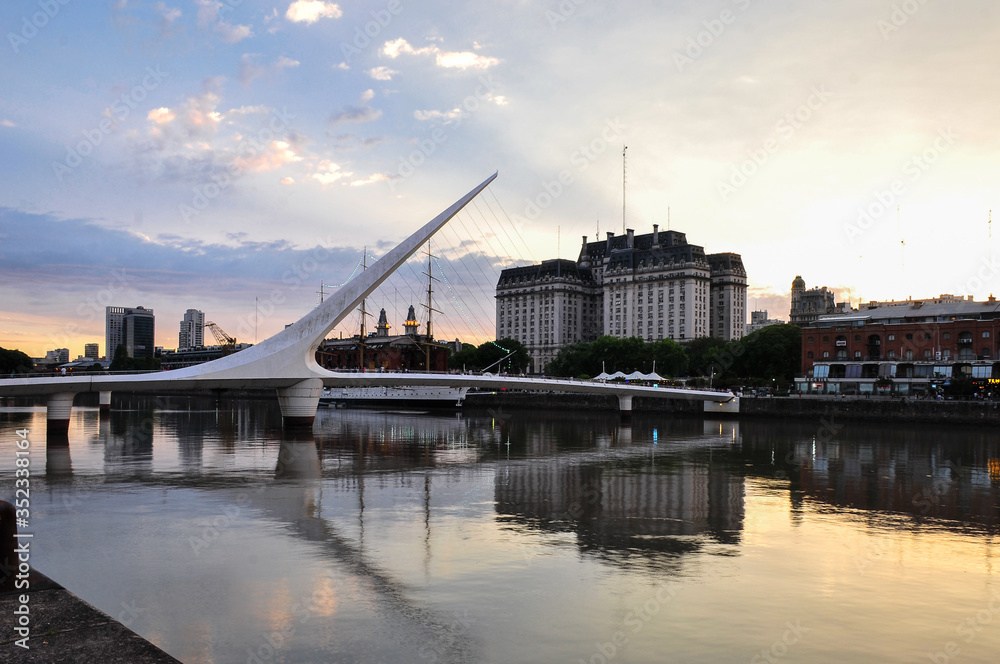 Fototapeta premium Puerto Madero at dusk
