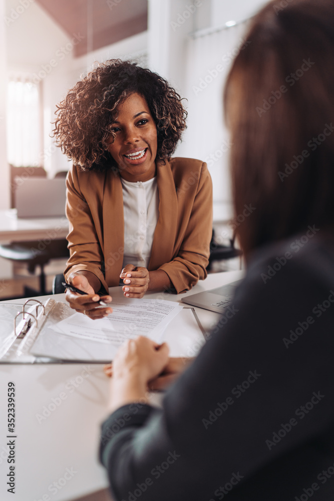 Young woman doing a job interview - obrazy, fototapety, plakaty 