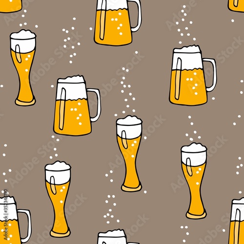  Oktoberfest Seamless pattern. Mug and glass with beer on brown background. Hand drawn vector doodle sketch. For Pub menu, party decor, placemat, t-shirt print and beer themes