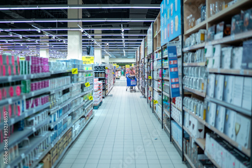people shopping in the supermarket
