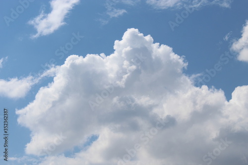 blue sky cloudy sky cumulus cloud puffy cloud fluffy cloud some clouds in sky light blue clods sky sun light