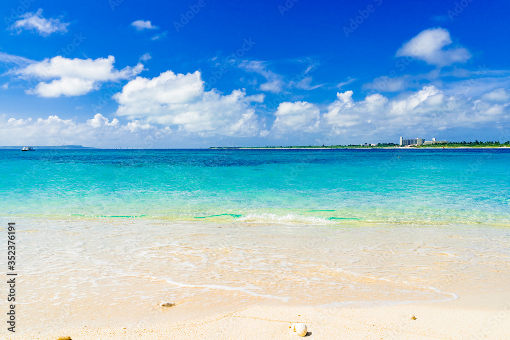 来間島の美しいサンゴ礁の海