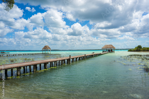 Fototapeta Naklejka Na Ścianę i Meble -  muelle en la laguna de los siete colores Bacalar Quintana Roo Mexico