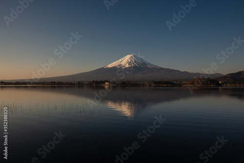 河口湖の逆さ富士 © JC.H