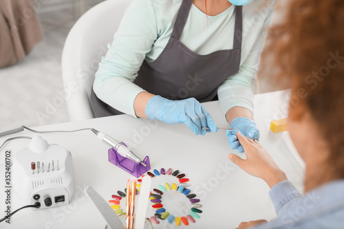 Manicure master working wit...