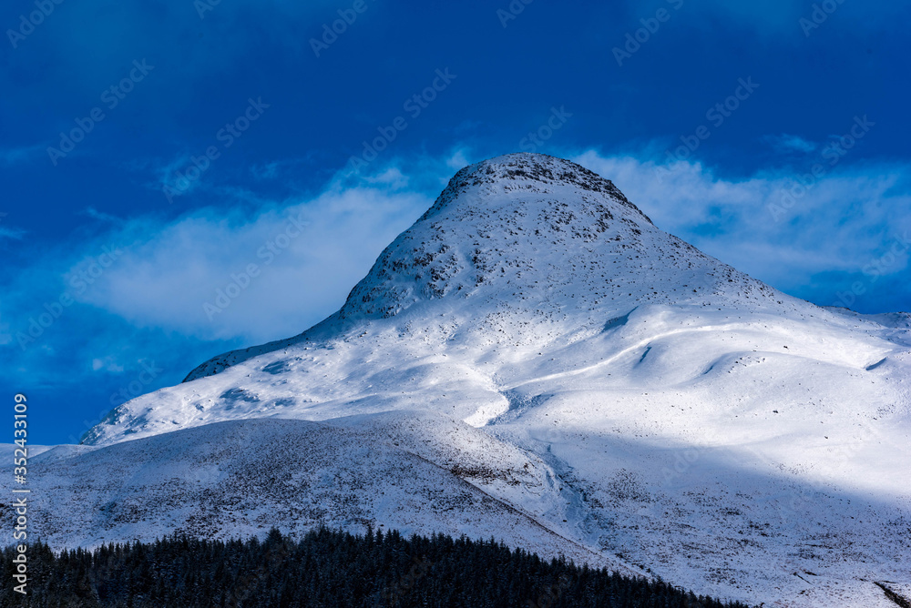 Fototapeta premium montagne enneigé 