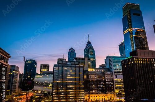 Image of the Philadelphia skyline at sunset.