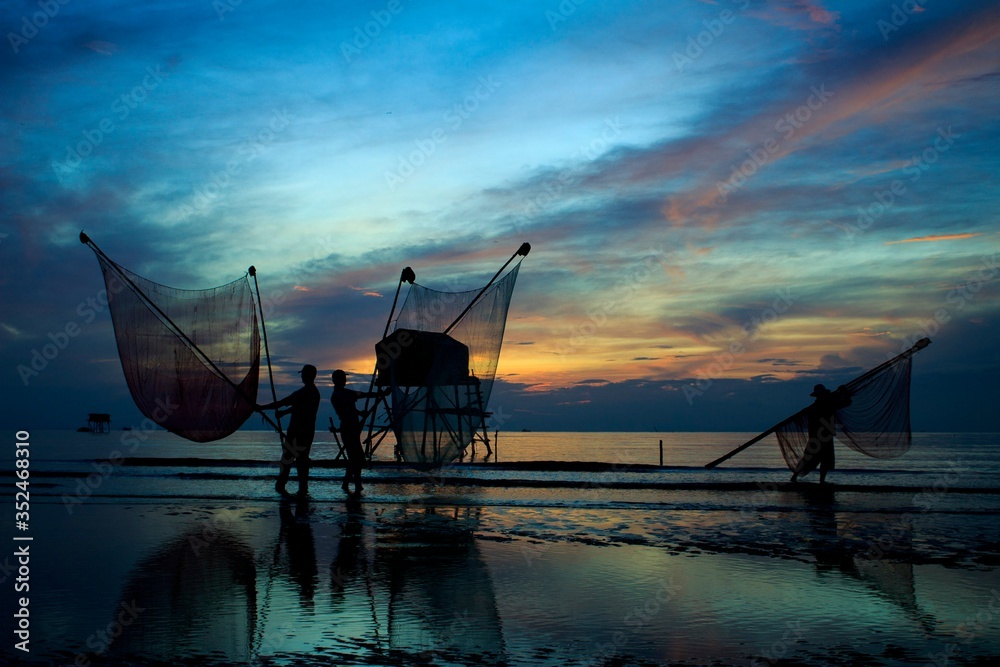 Artwork: fishermen catch fish by net