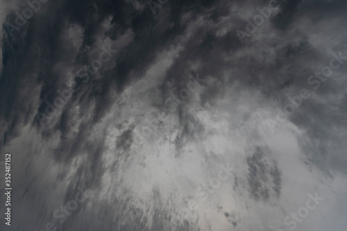 Wolkengebilde schwarz wei  