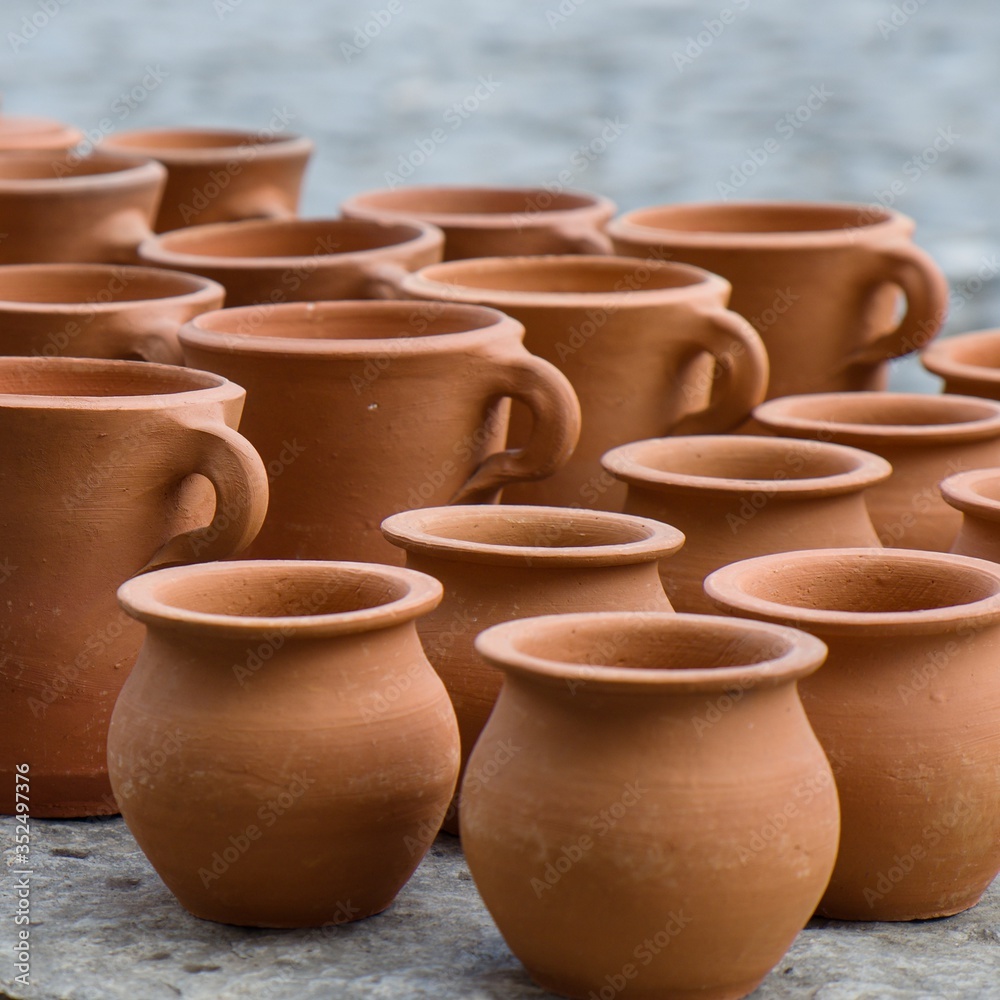 The collection of clay pots made by handicraftsmen for sale