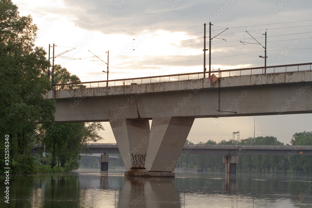 pillar of a railway bridge and reflection on the surface
pillar of a railway bridge and reflection on the surface