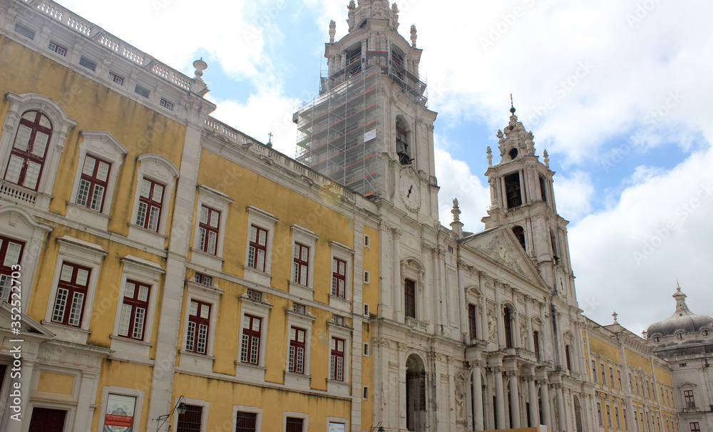 Palacio Nacional de Mafra es un edificio barroco localizado en la ciudad portuguesa de Mafra.