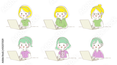 ノートパソコンを操作している女性のセット © oringo
