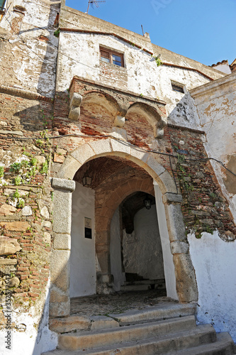 Puerta de la Villa y Capilla de San Antonio, Jerez de los Caballeros, provincia de Badajoz, Extremadura, España © joserpizarro