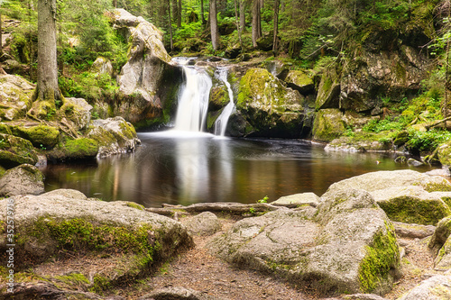 Kleiner Bachlauf mit einem sch  nen Wasserfall im Hotzenwald