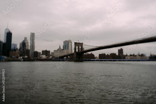 brooklyn bridge and manhattan skyline © hugo