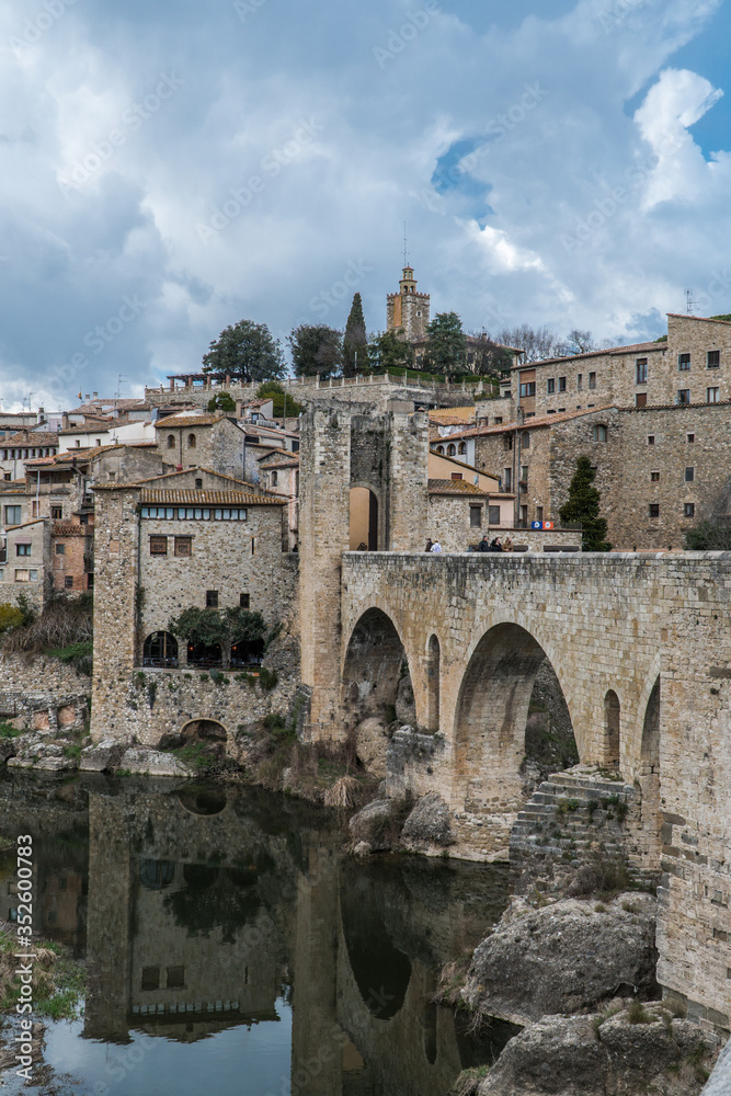 besalú, ciudad medieval de la provincia gironés- postal del medieval