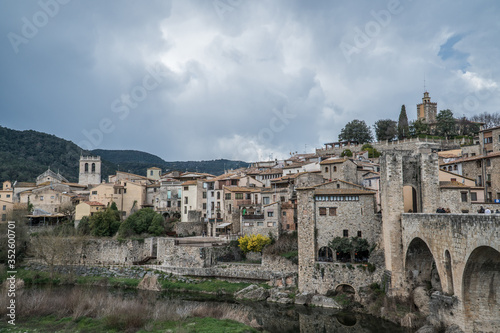 besalú, ciudad medieval de la provincia gironés- postal del medieval