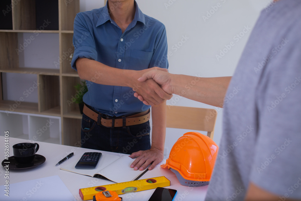 Engineers are handshake with architects to agree on a residential construction project.concept Engineers are handshake with architects to agree on a residential construction project.concept