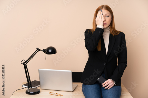 Foto Business woman in a office covering a eye by hand