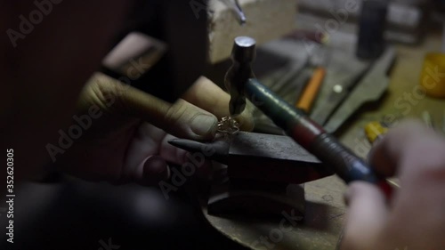  Master of jewelry production. Jewelry work. Gold processing