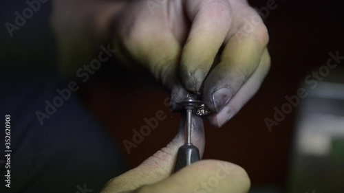 manual polishing of jewelry in the process