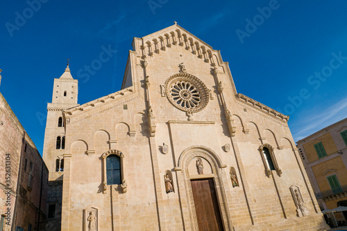 Iglesia en la aldea paleolitica de Matera, sur de Italia