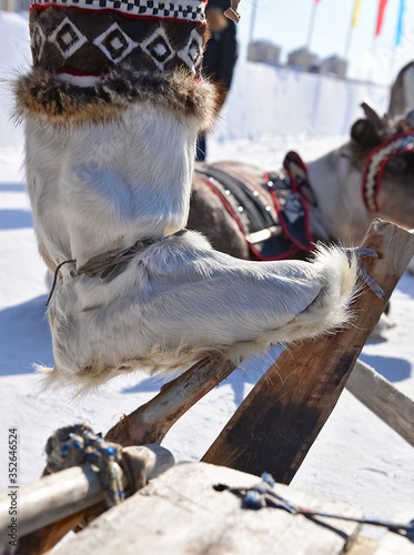 Warm unta Eskimostiefel oder Inuitstiefel shoes. Shoes of the peoples of the north photo