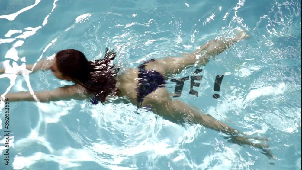 bel été piscine femme nage