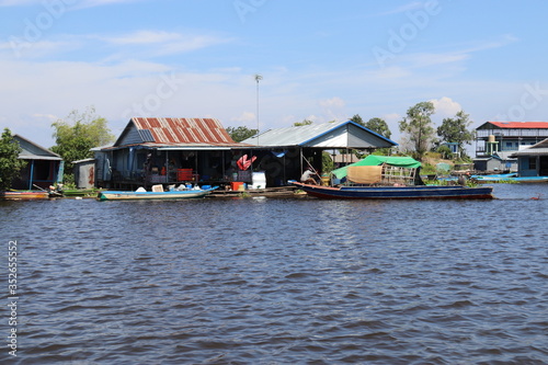 Village flottant sur la rivière Sangker, Cambodge