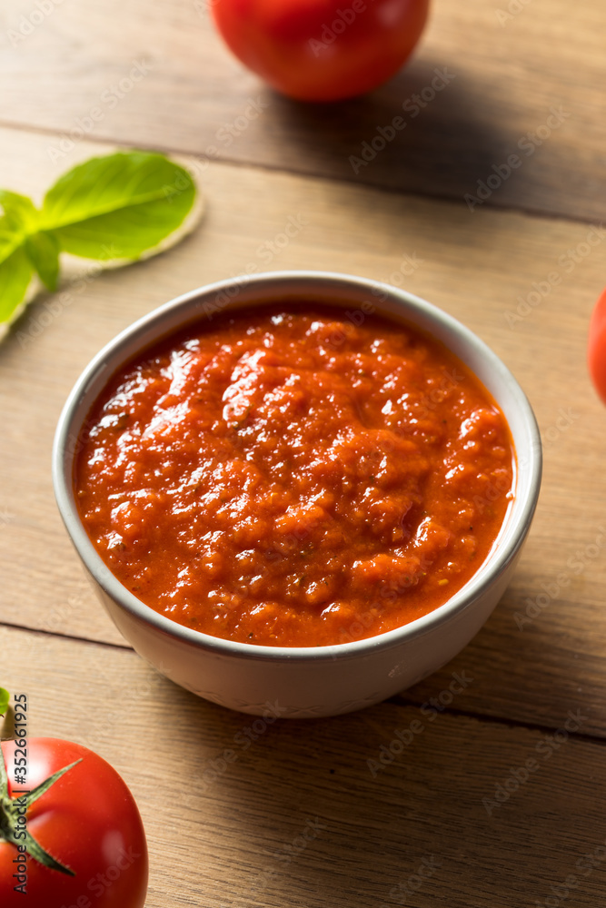Fresh Organic Basil Tomato Pizza Sauce Fresh Organic Basil Tomato Pizza Sauce