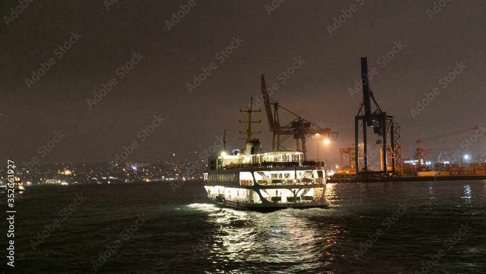 Naklejka premium port of istanbul at night