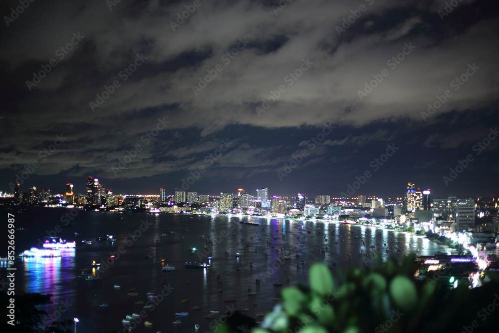 Fototapeta premium Pattaya city high angle view in the evening, Thailand