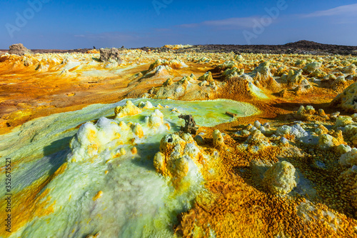 Fotografie danakil depression dallol volcano colorful acid sulfur lake