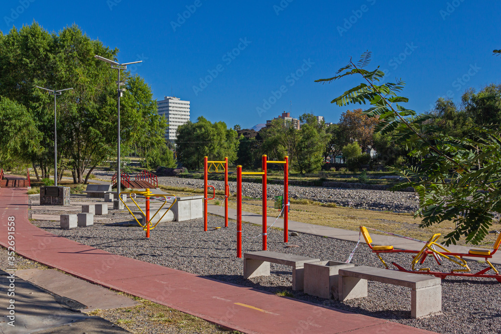 Parques infantiles sin niños durante la cuarentena 1. Parques infantiles sin niños durante la cuarentena 1.