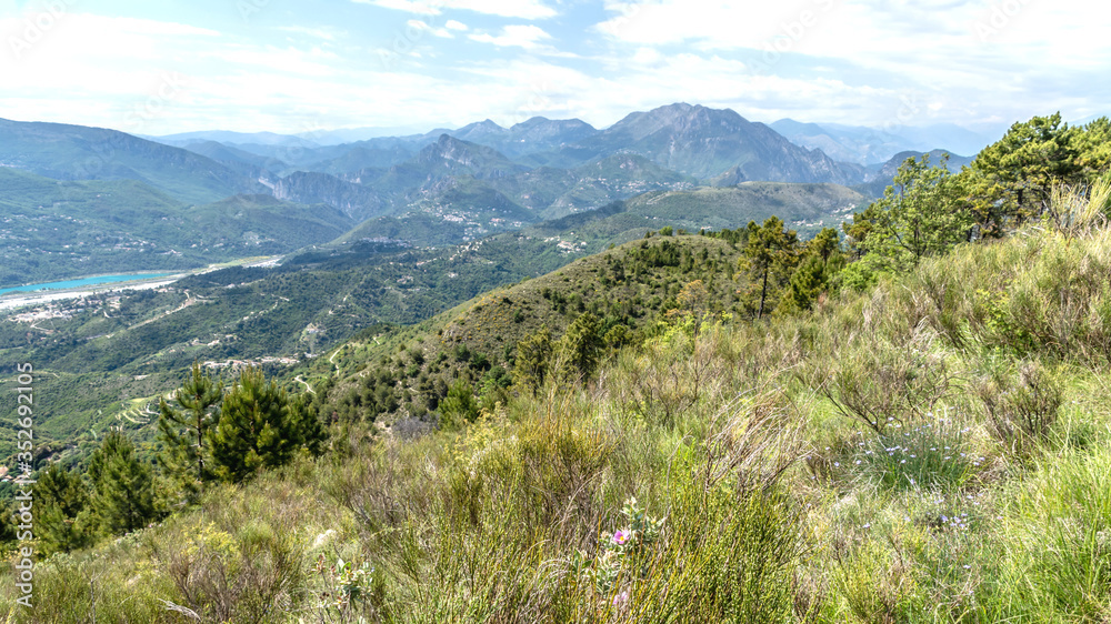 Panorama et payasages depuis le Mont Cima près de Nice
Landscape of Mont Cima in South of France