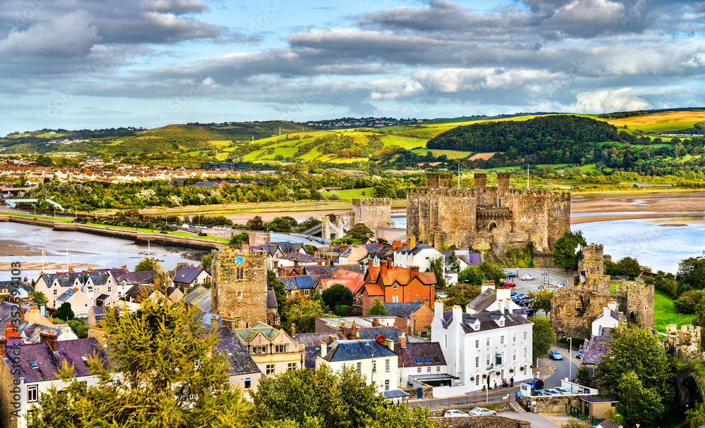 Obraz premium Panorama of Conwy with Conwy Castle in Wales, United Kingdom