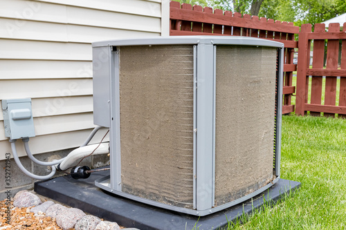 Cuadro en lienzo Dirty air conditioning unit