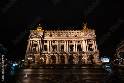 Fototapeta Naklejka Na Ścianę i Meble -  フランス パリにあるオペラ座