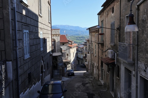 Fototapeta Naklejka Na Ścianę i Meble -  Solopaca - Vicolo del centro storico